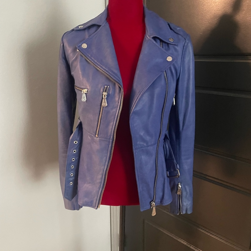 Women’s Alexander McQueen authentic leather jacket size 38 is US 2-4